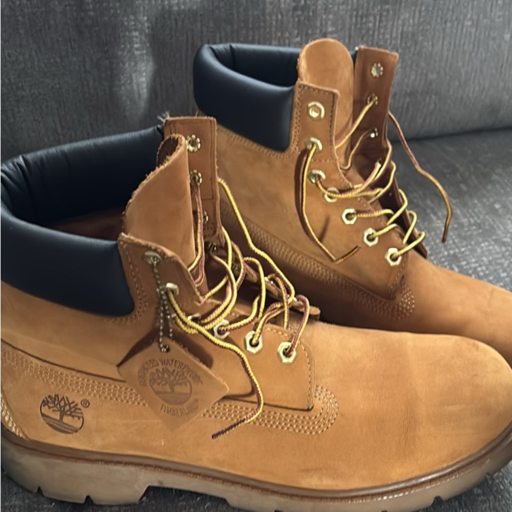 Timberland Tan Boots with Padded Collar and Sturdy Sole
